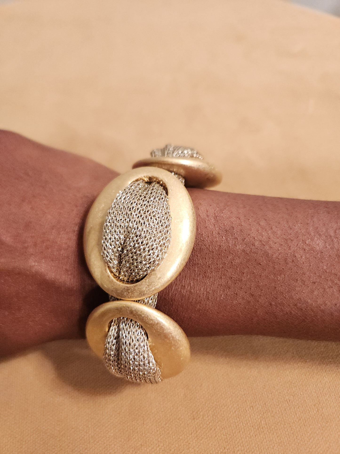 Oval Link with Mesh