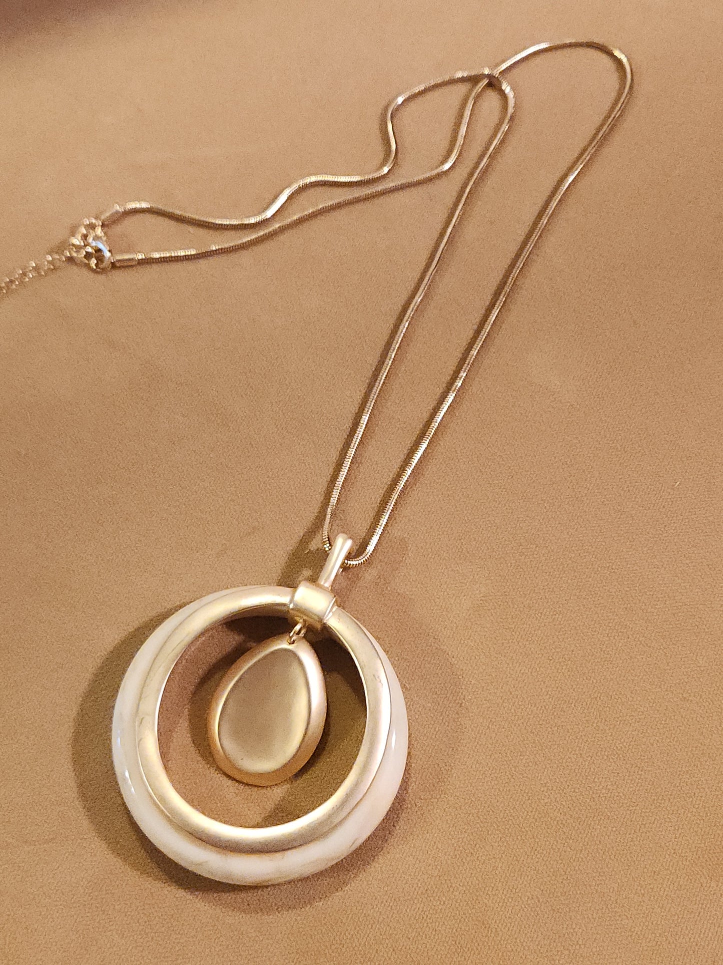 Round Marble Pendant Design