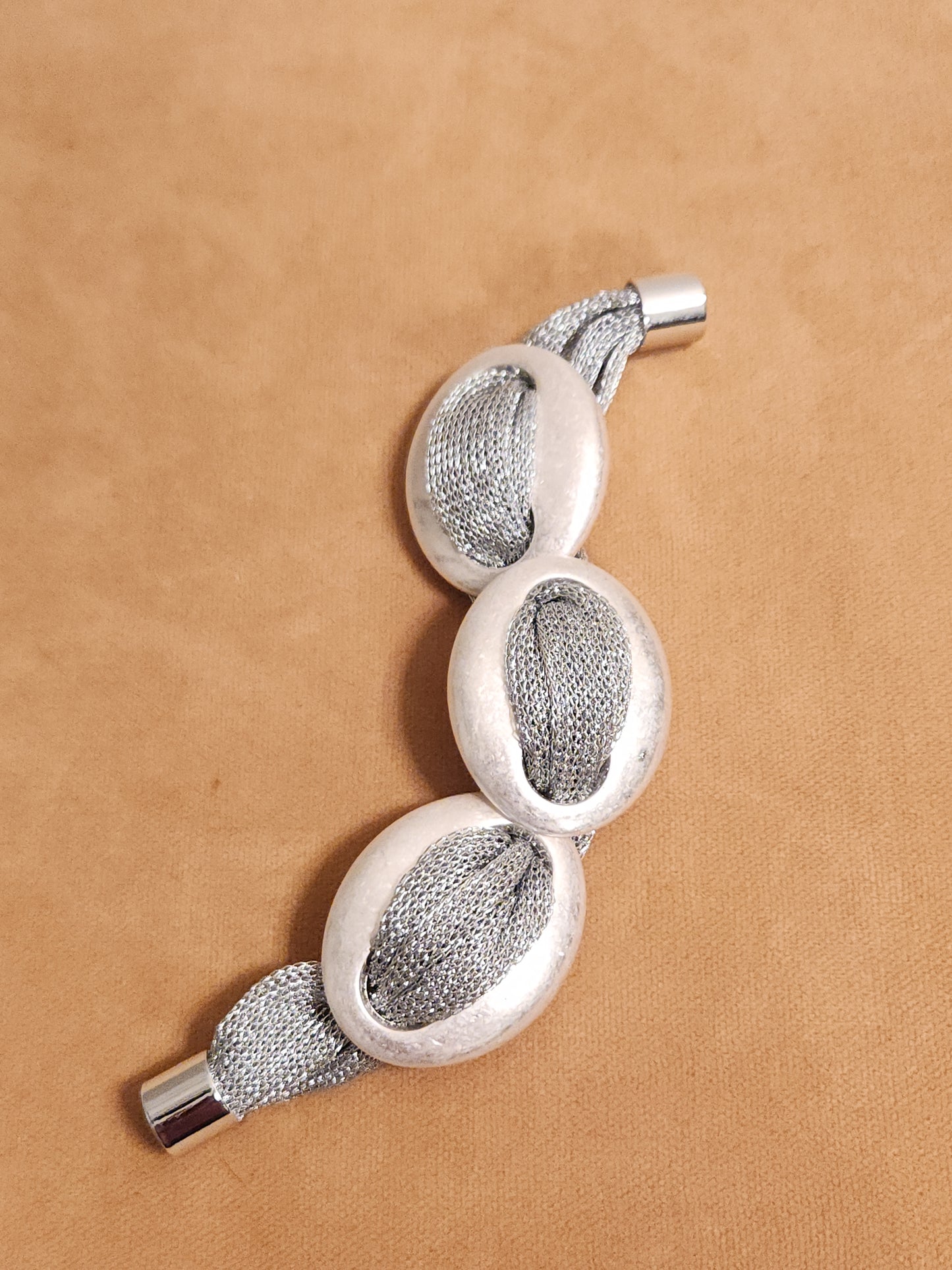Oval Link with Mesh