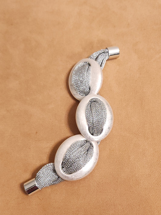Oval Link with Mesh